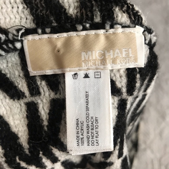 Michael Kors Infinity Scarf - Picture 3 of 6